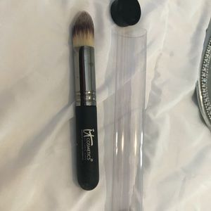 IT Cosmetics Brush